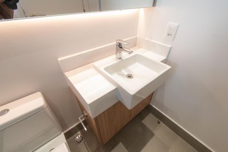 Apartamento à venda com 84m², 2 quartos e 2 vagas Apartamento à venda com 84m², 2 quartos e 2 vagasBanheiro da suíte 1