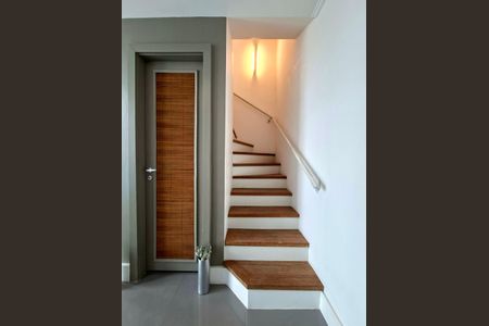 Apartamento para alugar com 60m², 1 quarto e 1 vagaEscada