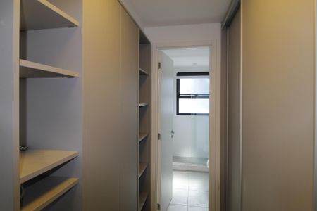 Apartamento à venda com 128m², 2 quartos e 2 vagasCloset da suíte 1