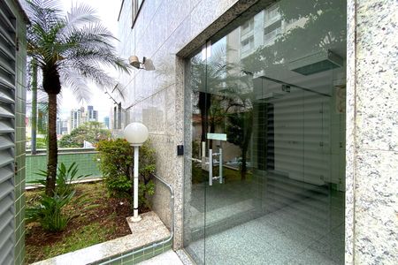 Apartamento à venda com 49m², 1 quarto e 2 vagasEntrada