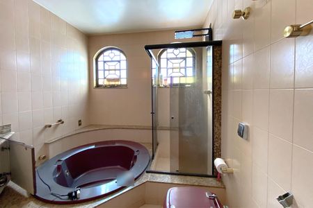 Casa à venda com 495m², 4 quartos e 3 vagasBanheiro da Suíte 2