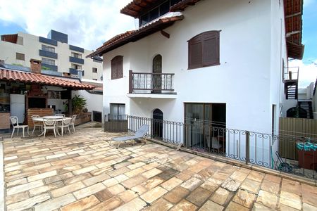 Casa à venda com 495m², 4 quartos e 3 vagasQuintal
