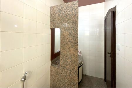 Casa à venda com 495m², 4 quartos e 3 vagasBanheiro da Suíte 1