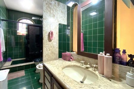 Casa à venda com 495m², 4 quartos e 3 vagasBanheiro