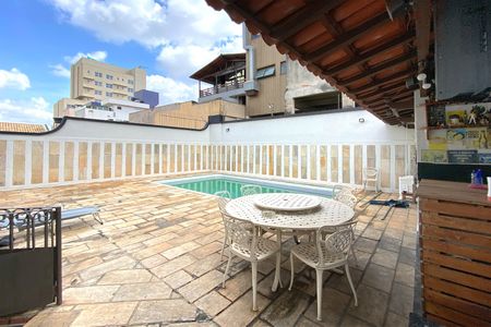 Casa à venda com 495m², 4 quartos e 3 vagasPiscina