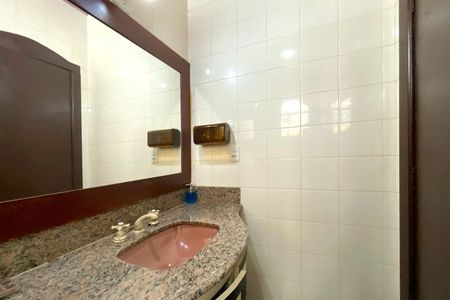 Casa à venda com 495m², 4 quartos e 3 vagasBanheiro da Suíte 1