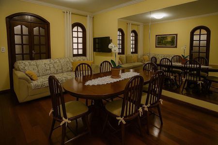 Casa à venda com 3 quartos, 297m² em Vila Arriete, São Paulo