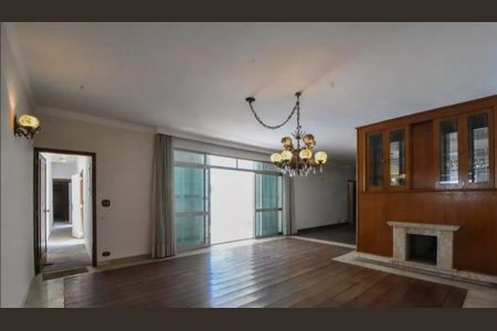 Casa à venda com 4 quartos, 635m² em Jardim Marajoara, São Paulo