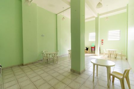 Apartamento para alugar com 77m², 2 quartos e sem vagaÁrea comum - Salão de festas