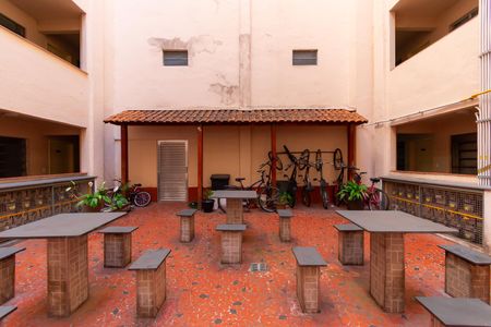 Apartamento para alugar com 77m², 2 quartos e sem vagaÁrea comum