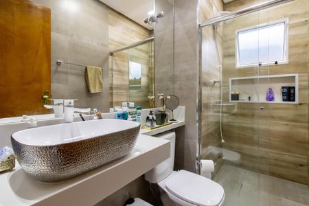 Casa à venda com 160m², 3 quartos e 2 vagas Casa à venda com 160m², 3 quartos e 2 vagasBanheiro da Suíte