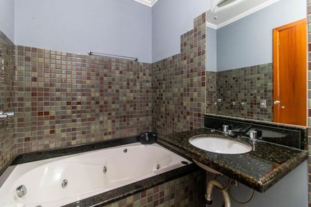 Casa à venda com 175m², 3 quartos e 2 vagasBanheiro Suíte