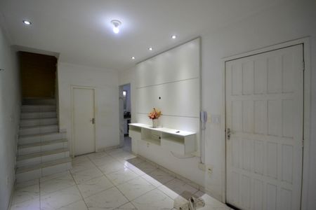 Casa para alugar com 120m², 2 quartos e 1 vaga Casa para alugar com 120m², 2 quartos e 1 vagaSala