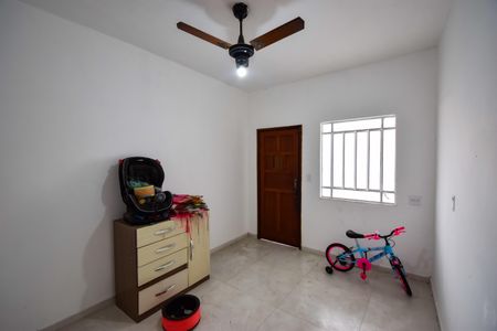 Casa à venda com 150m², 2 quartos e 2 vagas Casa à venda com 150m², 2 quartos e 2 vagasSala