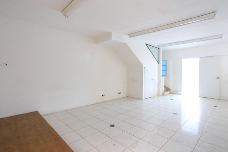 Casa para alugar com 3 quartos, 300m² em Jardim Everest, São Paulo