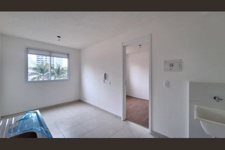 Sala/Cozinha de apartamento para alugar com 1 quarto, 28m² em Parque Industrial Tomas Edson, São Paulo