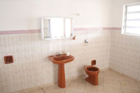 Casa à venda com 245m², 4 quartos e 4 vagasBanheiro 1