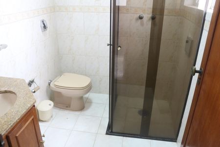 Casa à venda com 245m², 4 quartos e 4 vagasBanheiro da Suíte