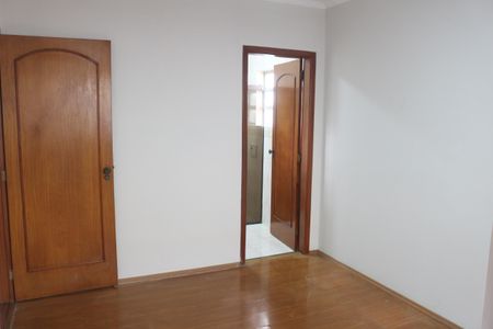 Casa à venda com 245m², 4 quartos e 4 vagasSuíte