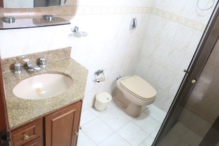 Casa à venda com 245m², 4 quartos e 4 vagasBanheiro da Suíte