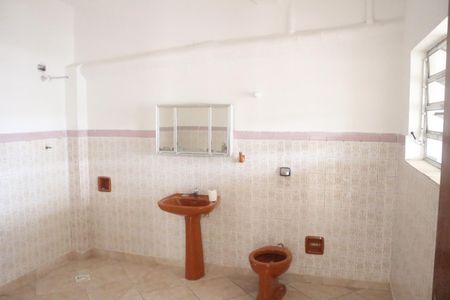 Casa à venda com 245m², 4 quartos e 4 vagasBanheiro 1