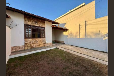 Foto 02 de casa à venda com 4 quartos, 210m² em Castelo, Belo Horizonte