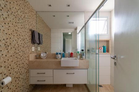 Apartamento à venda com 132m², 3 quartos e 2 vagas Apartamento à venda com 132m², 3 quartos e 2 vagasBanheiro da Suíte