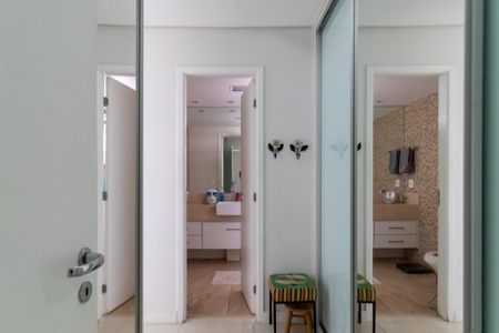 Apartamento à venda com 132m², 3 quartos e 2 vagas Apartamento à venda com 132m², 3 quartos e 2 vagasSuíte