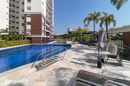 Apartamento à venda com 132m², 3 quartos e 2 vagas Apartamento à venda com 132m², 3 quartos e 2 vagasÁrea comum - Piscina