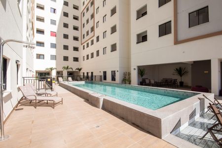 Apartamento à venda com 24m², 1 quarto e sem vaga Apartamento à venda com 24m², 1 quarto e sem vagaÁrea comum - Piscina
