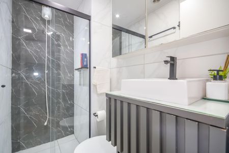 Banheiro de apartamento à venda com 1 quarto, 24m² em Bonfim, Osasco