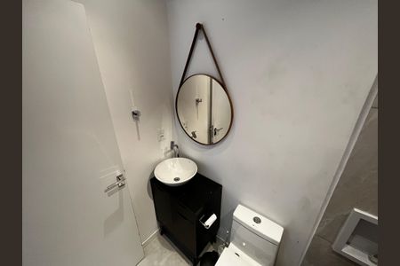 Banheiro de kitnet/studio para alugar com 1 quarto, 26m² em Limão, São Paulo