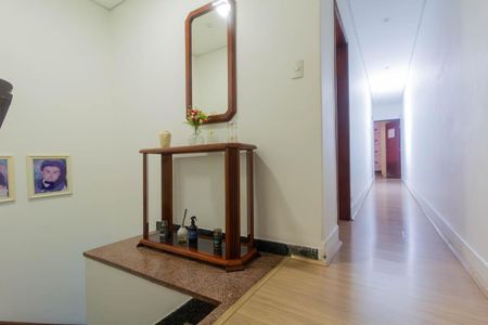 Casa à venda com 216m², 3 quartos e 1 vaga Casa à venda com 216m², 3 quartos e 1 vagaCorredor