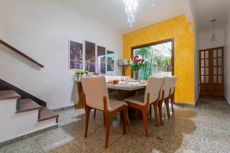 Casa à venda com 216m², 3 quartos e 1 vaga Casa à venda com 216m², 3 quartos e 1 vagaCopa