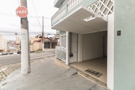 Casa à venda com 120m², 3 quartos e 1 vaga Casa à venda com 120m², 3 quartos e 1 vagaFachada