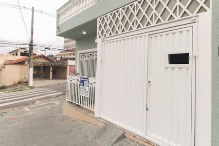 Casa à venda com 120m², 3 quartos e 1 vaga Casa à venda com 120m², 3 quartos e 1 vagaFachada