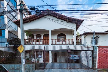 Casa à venda com 300m², 3 quartos e 3 vagasFachada