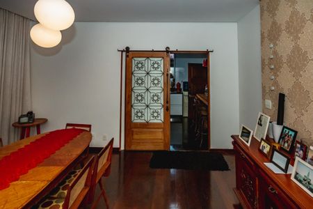 Casa à venda com 300m², 3 quartos e 3 vagasSala