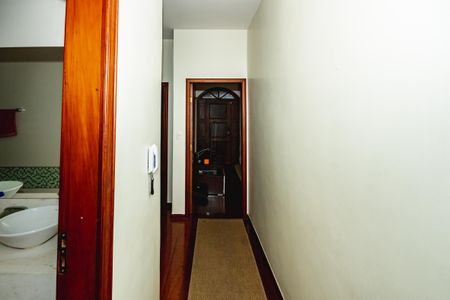 Casa à venda com 300m², 3 quartos e 3 vagasCorredor