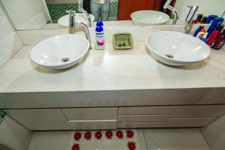 Casa à venda com 300m², 3 quartos e 3 vagasBanheiro Social 2