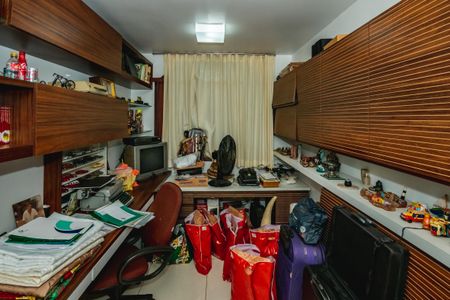 Casa à venda com 300m², 3 quartos e 3 vagasEscritório