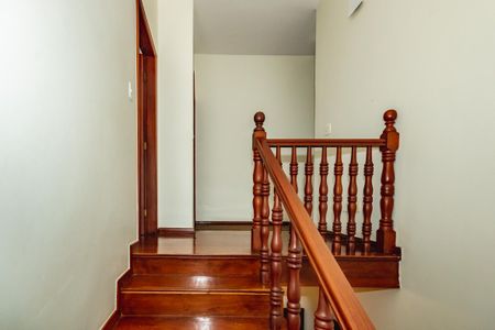 Casa à venda com 300m², 3 quartos e 3 vagasEscada 