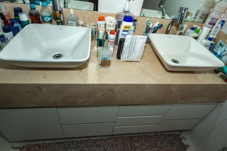 Casa à venda com 300m², 3 quartos e 3 vagasBanheiro Suíte 