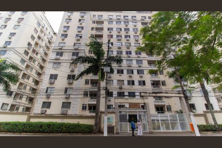 Apartamento à venda com 70m², 3 quartos e 1 vaga Apartamento à venda com 70m², 3 quartos e 1 vagaFachada