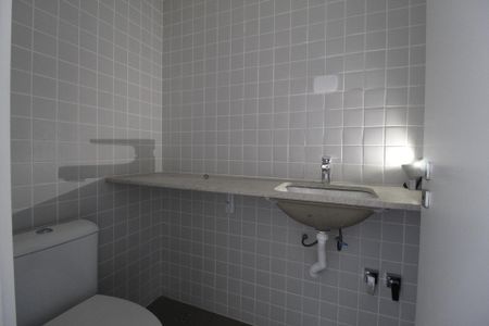 Banheiro de kitnet/studio à venda com 0 quarto, 41m² em Rio Branco, Porto Alegre