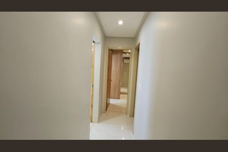 Corredor de apartamento para alugar com 2 quartos, 64m² em Residencial Eldorado, Goiânia