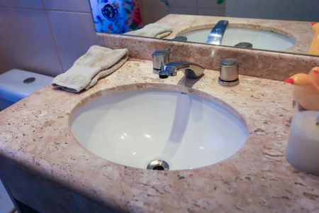 Apartamento à venda com 160m², 3 quartos e 4 vagasBanheiro da Suíte 2