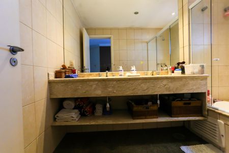 Apartamento à venda com 160m², 3 quartos e 4 vagasBanheiro da Suíte 3