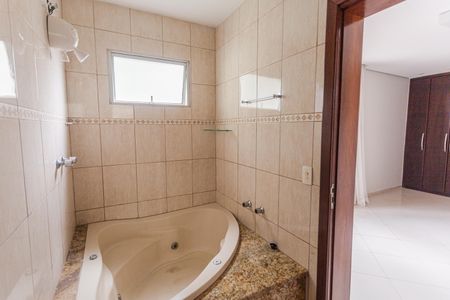 Apartamento para alugar com 200m², 4 quartos e 4 vagasCobertura - Banheiro da Suíte 2