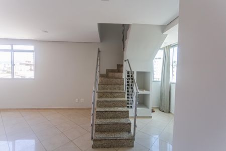 Apartamento para alugar com 200m², 4 quartos e 4 vagasEscada de Acesso a Cobertura